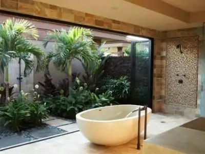 TOILET COURTYARD INTERIOR RESIDENCE