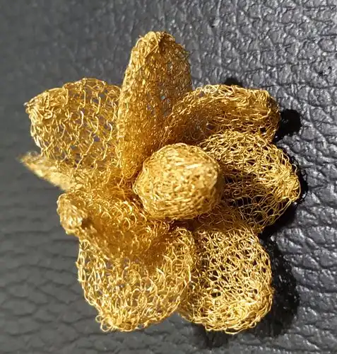 Gold plated 7 petal Silver flower